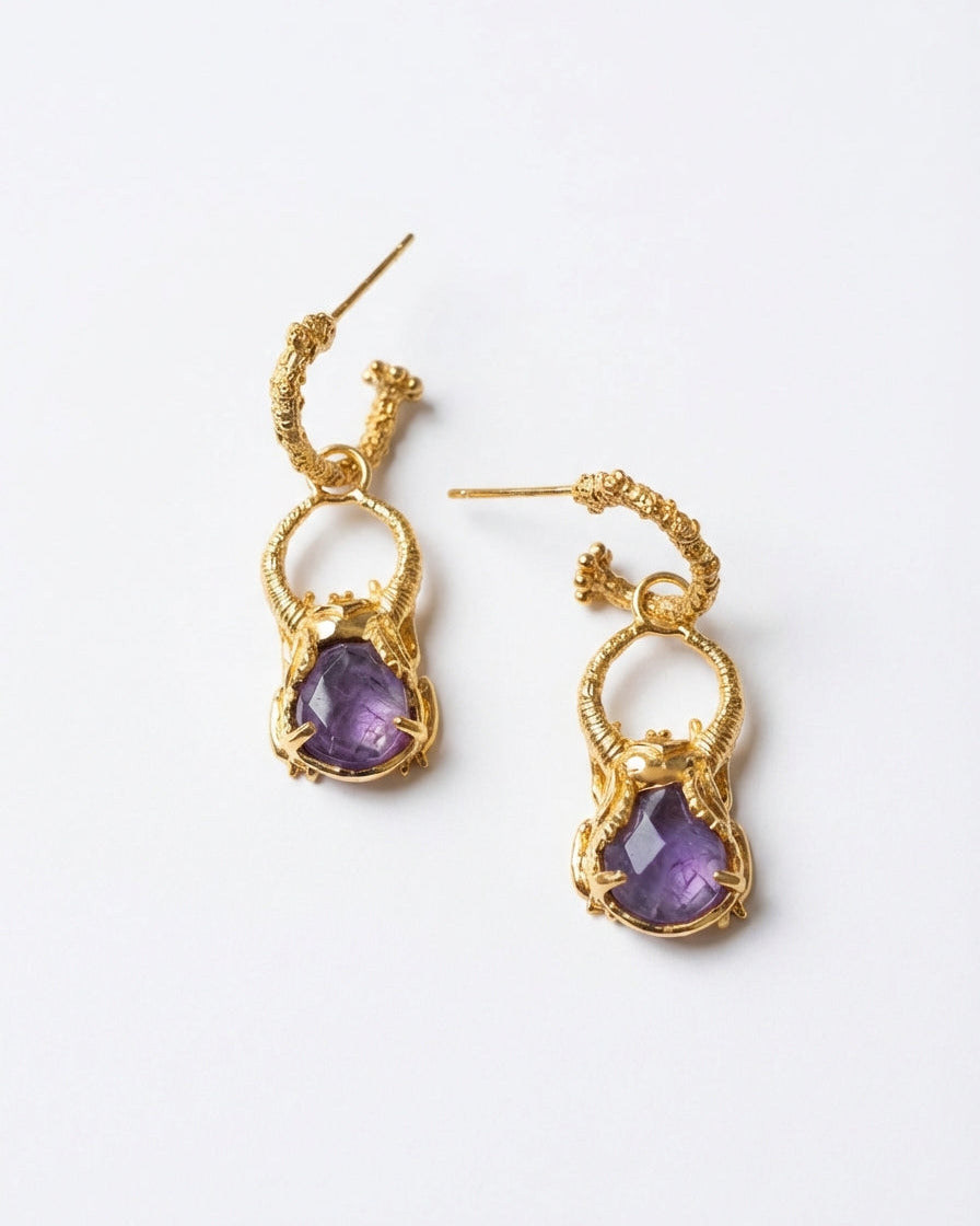 ARETES ESCARABAJO TORO: Fuerza Ancestral con Tanzanita